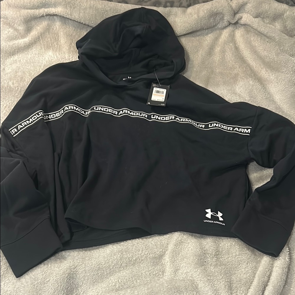 Under Armour Black women’s sweatshirt